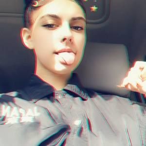 Meet your Posher, Chanel